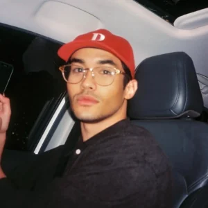 แคร์ วงศ์วชิรา ไอจี